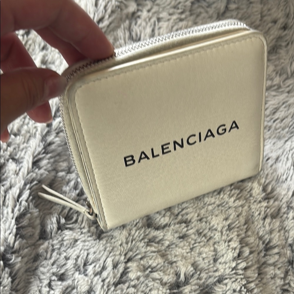 Balenciaga White Leather Wallet - Picture 2 of 8